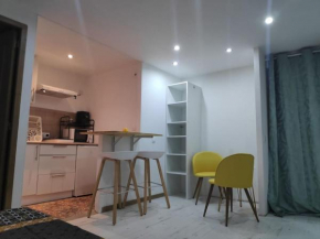 Studio Indépendant dans Maison de Village